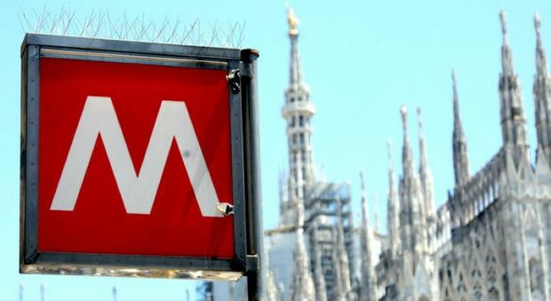 Milano, metro chiusa: un uomo morto travolto dal treno alla stazione Duomo