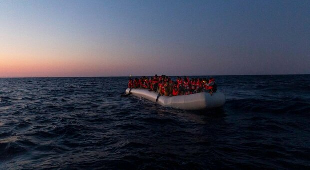 Migranti, maxi sbarco in Sicilia: 5 morti a Messina. Lampedusa, hotspot al collasso