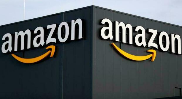 Amazon contro le false recensioni online. Azione legale contro 10 mila gruppi su Facebook