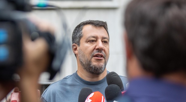 Salvini insiste: «Reintrodurre il servizio militare su base regionale. Chi è di Catania non vada a Trento»