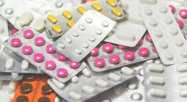 Spagna ritira dal mercato un lotto di un popolare farmaco per lo stomaco: «Non assumetelo»
