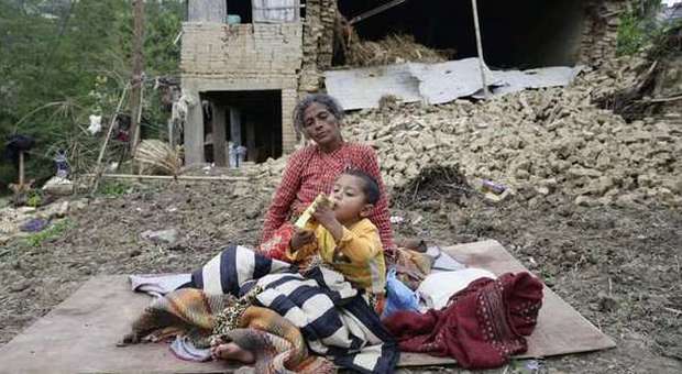 Terremoto Nepal, nuova scossa 5.1. Oltre 4.000 morti