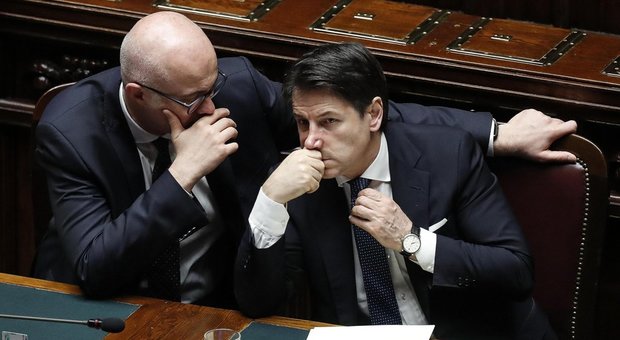 Renzi-Conte, strappo rinviato Il premier: «Non osa rompere»