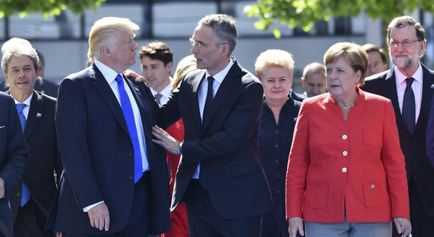 Dal terrorismo al clima, passando per la Gran Bretagna: gelo al vertice Nato con Trump