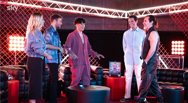 X Factor 2021, diretta dei Bootcamp: per i giudici e cantanti arriva la sfida delle sedie