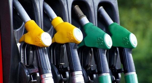 Carburanti, i prezzi tornano a salire: aumenti per benzina e diesel