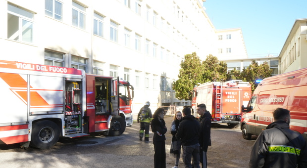 Doppio incendio a scuola durante le lezioni, evacuato l'Itis Galileo Galilei a Milano