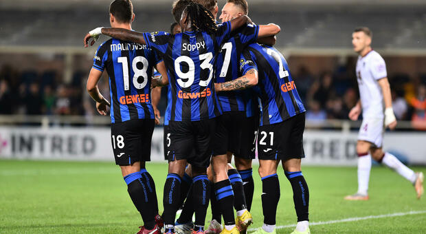 L'Atalanta batte 3-1 il Torino e vola in vetta con la Roma. Pari Bologna-Salernitana