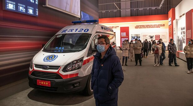 Pechino, tornano i focolai locali: mini-lockdown, test di massa e niente feste