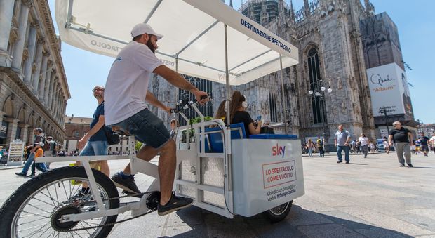 A spasso gratis per Milano con il risciò di Sky
