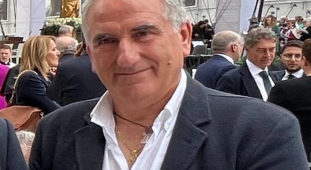 Il sindaco Giuseppe Lo Stracco morto a 63 anni, ucciso da un batterio killer. Scatta l'inchiesta per omicidio colposo