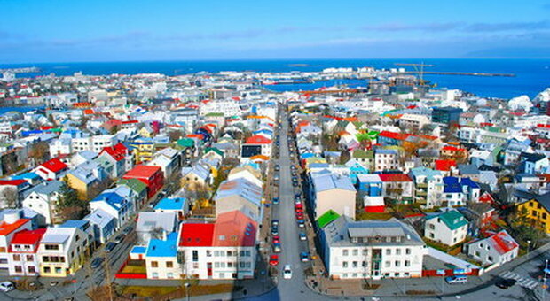 Settimana lavorativa da 4 giorni, successo in Islanda: «Gli altri governi prendano esempio»