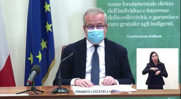 AstraZeneca in Italia raccomandato per gli over 60. Locatelli: «Plausibili legami con trombosi. Non è funerale del vaccino» VIDEO