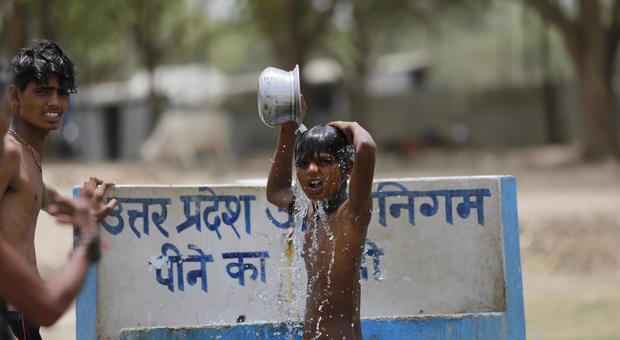 Il caldo fa una strage: 78 morti in due giorni. «Temperature ferme a 45 gradi»