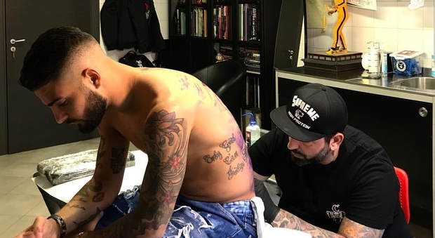 Insigne aspetta la Juventus con un nuovo tattoo: «È carico»