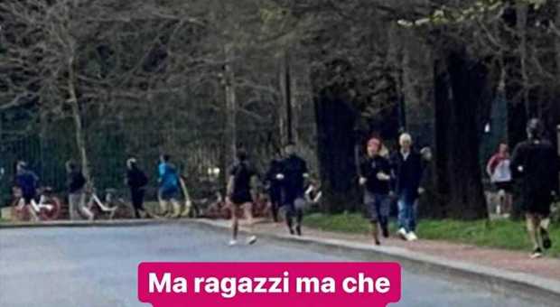 Coronavirus, a Milano ancora troppi runner, furia Ferragni: «Ragazzi, ma che problemi avete?»