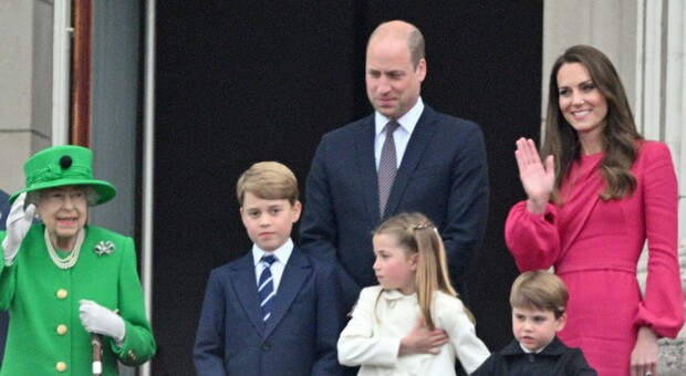 La Regina Elisabetta infuriata con Kate e William: «Hanno infranto due regole». Cos'è accaduto