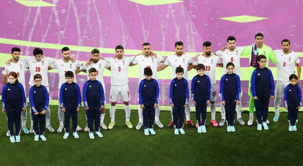 Mondiali Qatar, l'Iran sussurra l'inno prima della partita contro gli Stati Uniti dopo le minacce del governo di Teheran