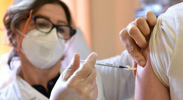 Vaccini: Unione Europea firma accordo per 60 milioni di dosi Valneva