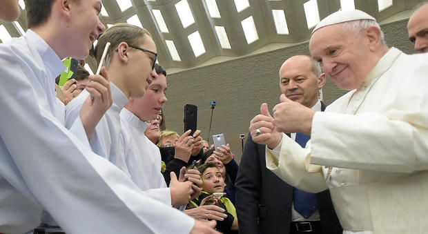 Papa Francesco modifica il Padre Nostro: cambia un'intera frase. Ecco da quando