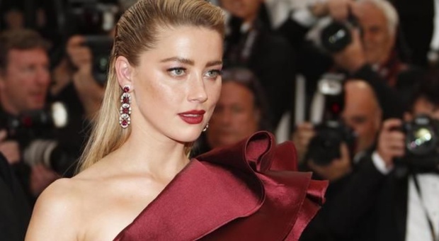 Amber Heard e Johnny Depp, lei vuole annullare il processo: la strategia degli avvocati
