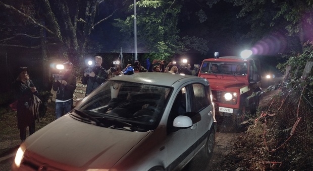 Donna scomparsa: vertice in Prefettura dopo il ritrovamento dell'auto. Elicottero nell'area di Montenero