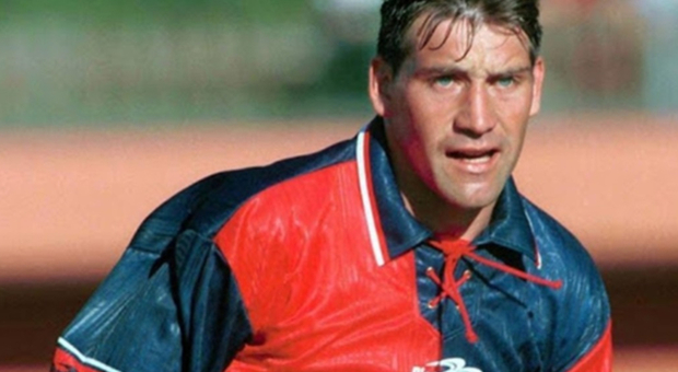 Fabian O'Neill, com'è morto l'ex calciatore di Cagliari e Juve: «Aveva problemi con l'alcol». Si è spento a soli 49 anni