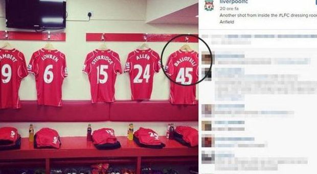 Balotelli sulla maglia diventa 'Ballotelli': "autogol" del Liverpool, la foto su Instagram