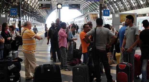 Guasto elettrico, per un'ora bloccati tutti i treni alla Stazione Centrale di Milano