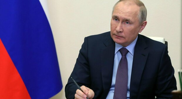 Chi paragona l'Urss alla Germania nazista sarà punito (anche col carcere): Putin firma la nuova legge