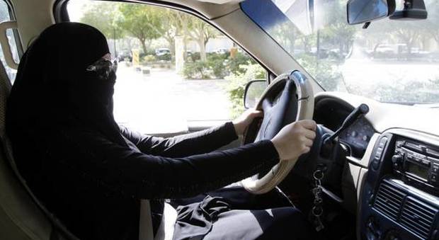 Arabia Saudita, le donne potranno guidare le auto: lo ha deciso il re