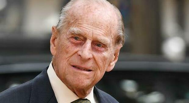 Principe Filippo, William rassicura sulla salute del nonno: «Sta bene»
