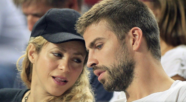 Shakira e la super frecciatina all'ex in una canzone: «Io una Ferrari lei una Twingo»