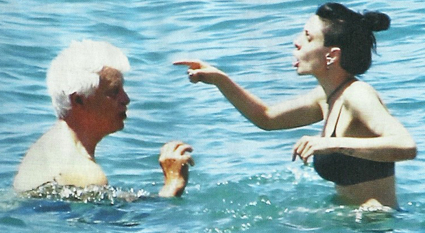 Michele Placido e la moglie Federica Vincenti, scoppia la lite furibonda al mare