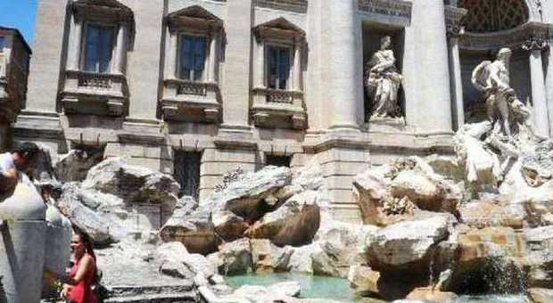 Restyling della Fontana di Trevi, sarà "incartata" da un'impalcatura per due anni