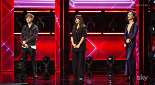X Factor 2020, Santi eliminato. Emma Marrone in lacrime: «Ti porto in tour con me. Io non ti lascio»
