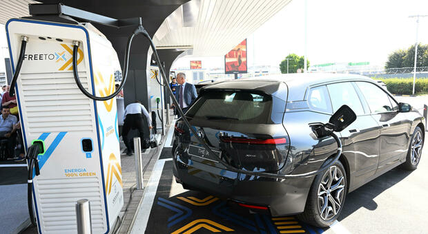 Aeroporti, a Linate ricarica superfast per auto elettriche