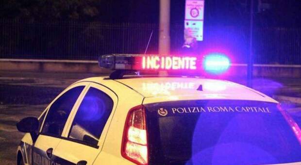 Roma, incidente stradale nella notte: morto un ragazzo di 21 anni, tre feriti