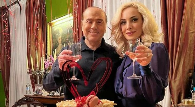 San Valentino, gli auguri di Silvio Berlusconi e Marta Fascina con una torta romantica: «All'amore e all'Italia»