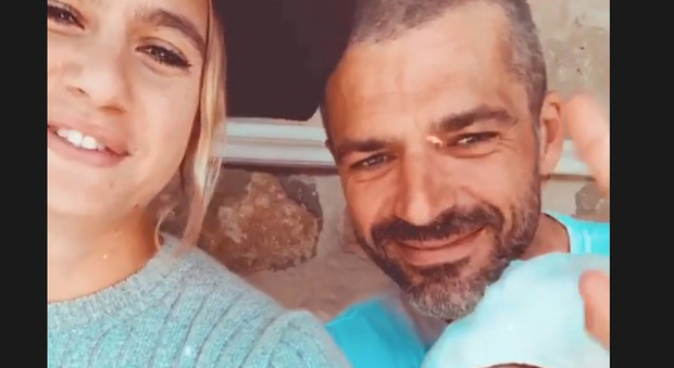 Luca Argentero e Cristina Marino infuriati mostrano la figlia sul social: «Speriamo non accada più...»