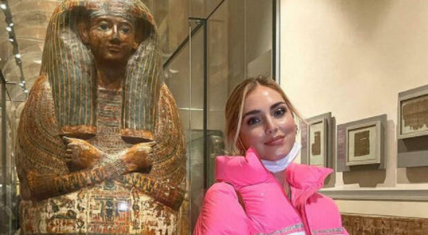 Chiara Ferragni “mummia”: visita a sorpresa al museo Egizio, c'è un motivo