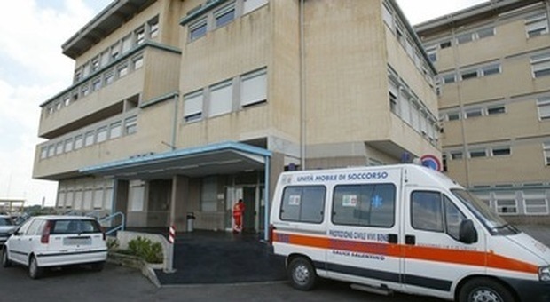 “Parcheggiato” in pronto soccorso per 28 ore: muore poco dopo essere trasferito in reparto