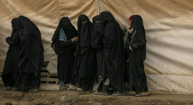 Siria, 12 italiani nell'Isis: se rientrano scattano le manette
