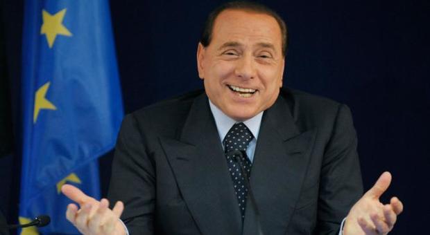 Muore a 88 anni e lascia la sua eredità a Silvio Berlusconi: «Un patrimonio di 3 milioni di euro». Poi si scopre che è una bufala