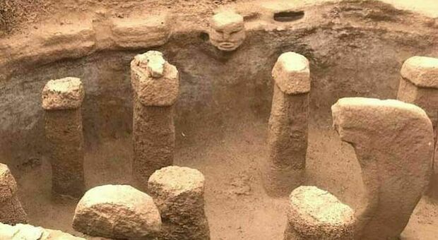 Turchia, riaffiora santuario rupestre con colonne a forma di fallo: datato a 11mila anni fa