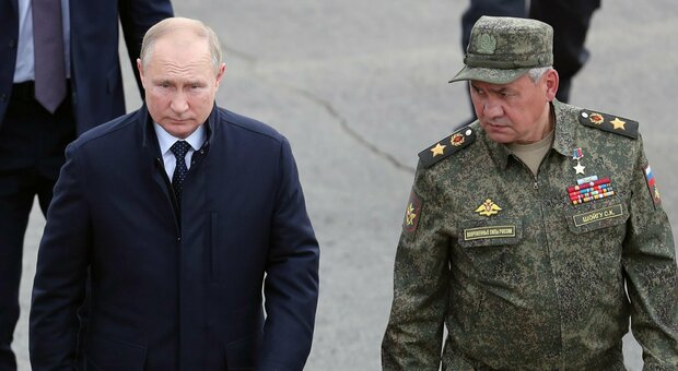 I nemici, i generali, il veleno: Putin solo con le sue paranoie. «Sembra Hitler nel bunker»