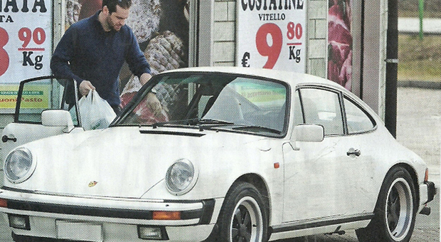 Michelle Hunziker e Tomaso Trussardi, spesa low cost a bordo della Porsche