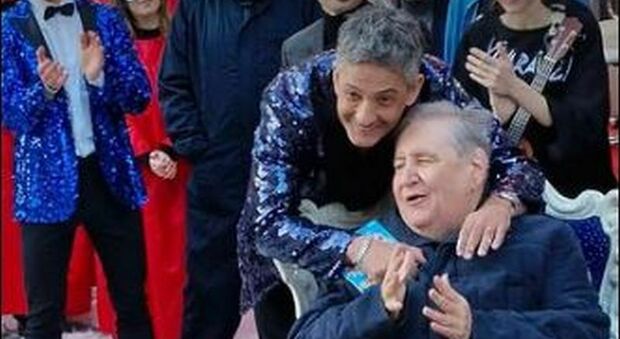Vincenzo Mollica, i 70 anni con Fiorello e la malattia: «Non vedo più, ma so immaginare»