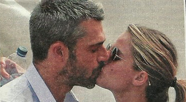Luca Argentero e Cristina Marino ritorna l'amore, teneri baci durante la trasferta