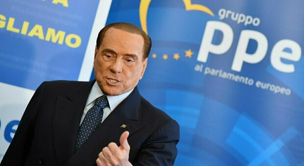 Berlusconi show da Vespa: «Da ragazzino correvo i 100 in 11 secondi, scappavo dai comunisti»